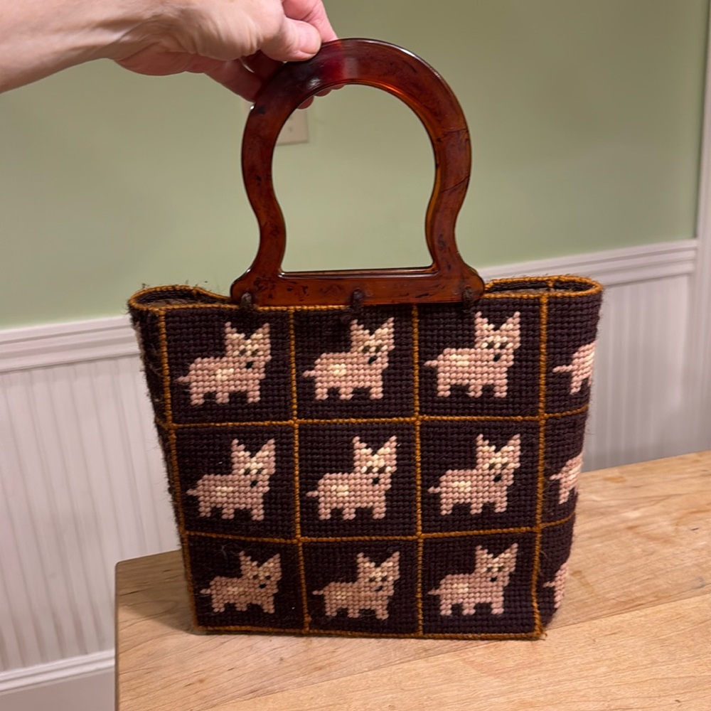Beautiful vintage handbag w/ crocheted terriers & faux tortoise handles.